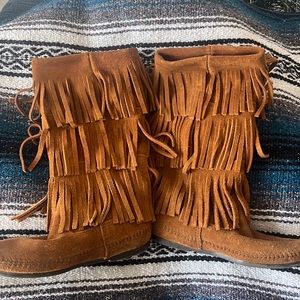Minnetonka Fringe Boots Sz 5